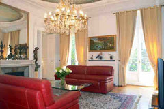 Apartment of reception of a surface of 200 m2. It is located 100m from Champs El Paris, France Near Champs Elysées Entire condo vacation rental 29584945