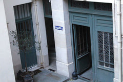 Logement idéalement situé, proche du Bon Marché, de la rue de Rennes, Tour Eiffe Boulogne-Billancourt, France Nice room in a quiet apartment near la Tour Eiffel Private room in rental unit vacation rental 13879489