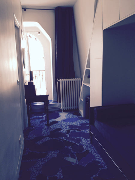 CHAMBRE DE SERVICE AVEC SALLE DE BAIN<br />AVEC  WIFI<br />DANS BEL IMMEUBLE HAU Paris, France CHAMBRE DE SERVICE STREET ART AVEC SALLE DE BAIN Private room vacation rental 20559537