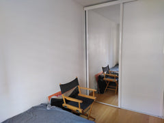 Bonjour,<br /> La chambre 10m2 ,équipée d'un lit 140*190  dans une colocation de Lyon, France Chambre privée dans un appartement en colocation Private room in rental unit vacation rental 51596218