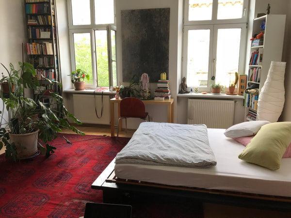 Ein großes und helles Zimmer in einer 2 Zimmer-Altbau-Wohnung in einem wunderbar Vienna, Austria möbliertes Zimmer in Privatwohnung Private room in rental unit vacation rental 27499684