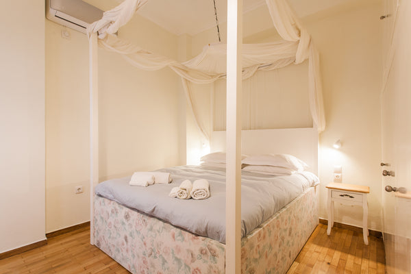 Beautiful, warm in the winter and cool in the summer, newly refurbished flat, at Paros, Greece Home sweet home @ Central Athens 52 sq.m. Entire rental unit vacation rental 32337810