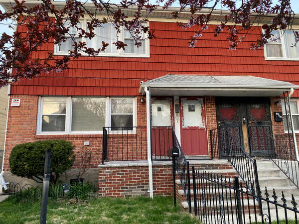 You will enjoy easy access to everything from this centrally located home.  Walk  Home in Queens · ★5.0 · 1 bedroom · 1 bed · 1 private bath Private room in home vacation rental 846635199398720517