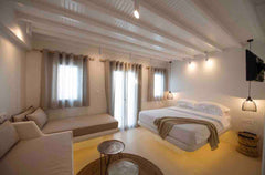 <b>The space</b><br />"Anastasia's Visage" studios are at the heart of Mykonos t Míkonos, Greece Brandnew Suite for 4 at the heart of Mykonos city Private room in rental unit vacation rental 6607582