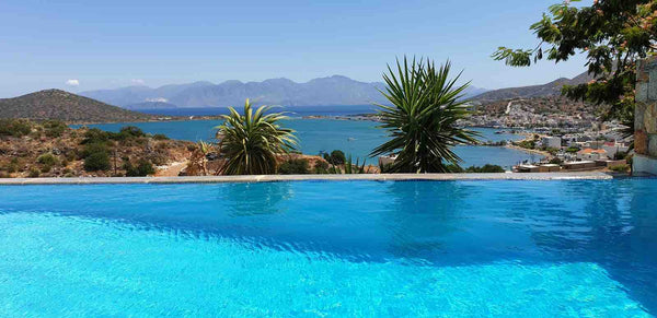 La villa DORE a une vue splendide sur la baie d’Elounda et se trouve à 15 minute Quincy-sous-Sénart, France Mavrikiano d’Elounda Villa DORE Entire villa vacation rental 28549163