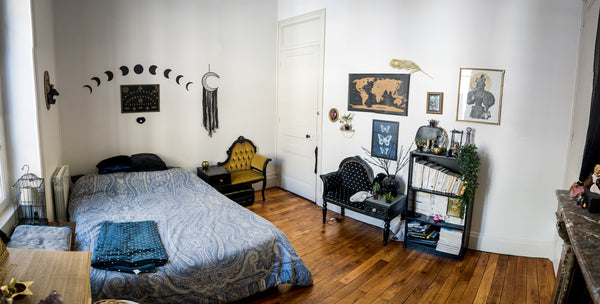 We made ourselves a love nest near place Jean Macé. <br />The appartment is cosy  Cosy room downtown Lyon Private room in rental unit vacation rental 36518378