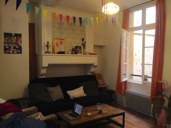 Charmant studio avec belle hauteur sous plafond et fenêtres traversantes donc tr Bordeaux, France Charmant studio centre Bordeaux Entire rental unit vacation rental 7141134