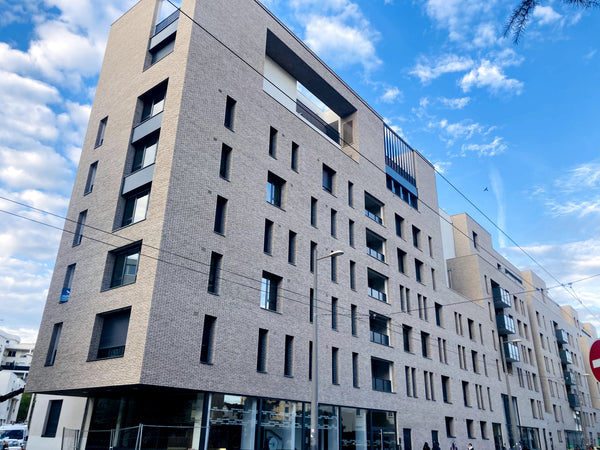 Profitez d'un logement élégant et central, idéalement situé au 2ème étage avec a Lyon, France Lyon superbe appartement flambant neuf Entire condo vacation rental 750662857837037364