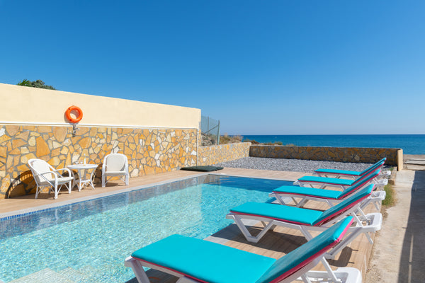 Cottage 135 m², 4 bedroom(s), 3 bathroom(s), from 1 to 8 guests<br />5  m to the Greece The  Cottage South  Escape  with beach front pool Entire home vacation rental 24207424