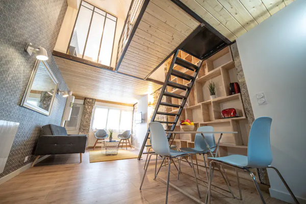 Joli appartement esprit loft récent disposant de deux chambres<br />Il est situé Lyon, France Loft spacieux rénové -Université -Guillotière Entire rental unit vacation rental 657025062604218506
