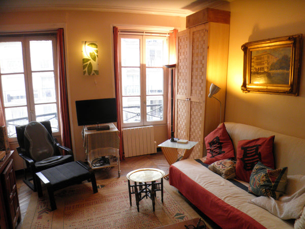 British writer’s Montmartre flat. Corner Rue del Sarte, Paris (PHONE NUMBER HIDD Paris, France WRITER'S APARTEMENT - MONTMARTRE Entire rental unit vacation rental 15787734