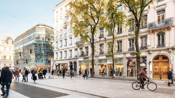 Bienvenue dans mon cocon douillet au coeur de Lyon! Appartement situé Rue de la  Lyon, France Rare! Rue République Cocon douillet 2 chbres/cour Entire rental unit vacation rental 47779979