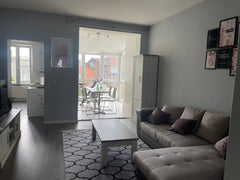 Le logement est composé d'une cuisine séparée, une chambre avec un bacon et une  Brussels, Belgium Bel Appartement entier avec terrasse Entire rental unit vacation rental 12283900