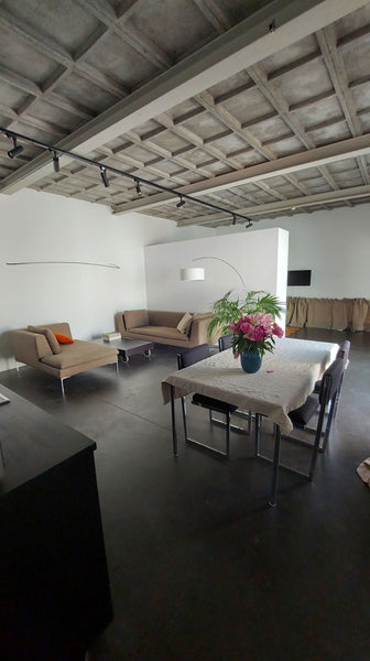 Deze grote loft biedt rust en ruimte . Ingericht met natuurlijke, ecologische ma Antwerp, Belgium Grote loft 120 m² met  grote binnentuin . Entire condo vacation rental 675685872373234437