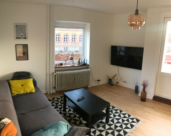 Til lejligheden er en stor og grøn gård, med skønne udendørs faciliteter som leg Copenhagen, Denmark Light and spacey apartment in Nørrebro area Entire condo vacation rental 666595041999875217