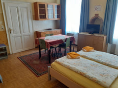 Familienfreundliches Appartement ca. 50 m2 groß, 1 + 1/2 Zimmer mit insgesamt 5  Vienna, Austria Familienapartment nähe Bahnhof und Zentrum Entire condo vacation rental 49430132