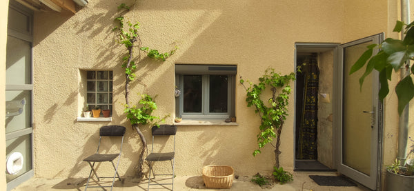 This small house of 55m2 with garden, in the heart of an historic district of Ly Bron, France Typique maison Croix-Roussienne avec petit jardin Entire home vacation rental 696742499458248412