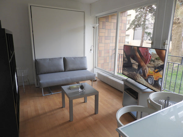 Studio of 24sqm, very well located in Paris. 100 meters from the metro station A Paris, France Paris: studio overlooking a beautfiul garden Entire condo vacation rental 28457114