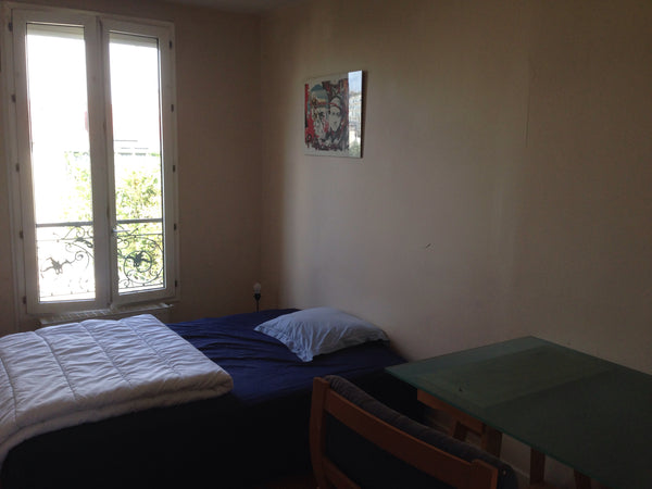 Au coeur d'un quartier dynamique et coloré, faites escale dans cette chambre dan Paris, France Chambre dans appartement agréable au bord du canal Private room in rental unit vacation rental 20161739