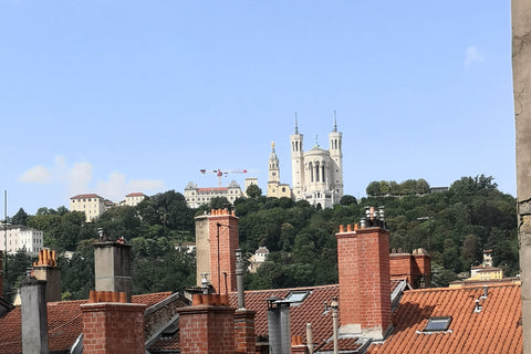 Bel appartement de 55m2 situé au 7e étage avec ascenseur en plein centre de Lyon Lyon, France Appartement en plein cœur de Lyon avec superbe vue Entire rental unit vacation rental 51662209
