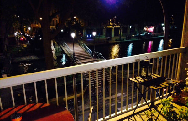 Mon logement est proche de Le Chateaubriand, Rex Club, Le Dauphin, La cantine de Paris, France Appartement avec terrasse sur Canal Saint-Martin Entire rental unit vacation rental 15434585
