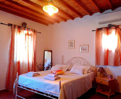 Traditional fully-furnished studio for two or even three people.<br />The housin Mikonos, Greece Paoulas Apartments (Aggelika IV) Entire rental unit vacation rental 43578410