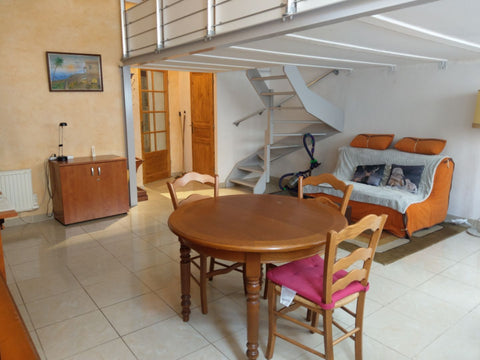 Appartement acceuillant tout confort , dans une rue calme . Grande piece a vivre Lyon, France 2 pieces au coeur de la guillotiere Entire rental unit vacation rental 13544585