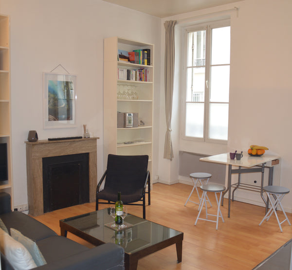 Je vous accueille dans mon appartement de 30m2, typiquement parisien, situé dans Paris, France Charmant appartement Parisien  / Village Jourdain Entire rental unit vacation rental 19748582