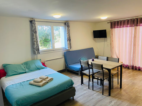 A proximité du terminus du tramway qui vous emmène directement au centre-ville d Carbon-Blanc, France Appartement fonctionnel à l'entrée de Bordeaux Entire rental unit vacation rental 46442634