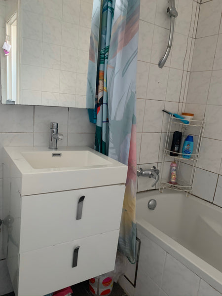 Le logement comprend un salon une chambre à coucher avec double lit.Il y’a une c Ixelles, Belgium Grand appartement Entire rental unit vacation rental 39486208
