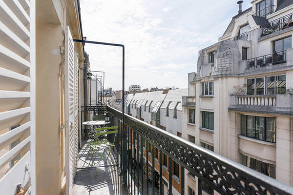 Mon logement est proche des stations de métro Gare de l'Est, Gare du Nord et Châ Paris, France Chambre double avec balcon Private room in rental unit vacation rental 14053135