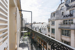 Mon logement est proche des stations de métro Gare de l'Est, Gare du Nord et Châ Paris, France Chambre double avec balcon Private room in rental unit vacation rental 14053135