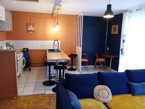 Véritable havre de paix à 2 pas des berges du Rhône et de sa piscine. Vous pouve Lyon, France Le 7èm SENS Entire rental unit vacation rental 50700747