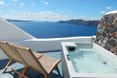 Aspa Caves's Traditional studio, located at Oia's cliff at a very quiet area. Th Greece Aspa Caves studio, outdoor jacuzzi & caldera view! Cave vacation rental 6037436