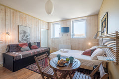 Ménage et prestation adapté au COVID 19<br /><br />Quartier vivant et sympathiqu Bordeaux, France 2 Studio Charme Confort Bordeaux-centre & Parking Entire condo vacation rental 20778908