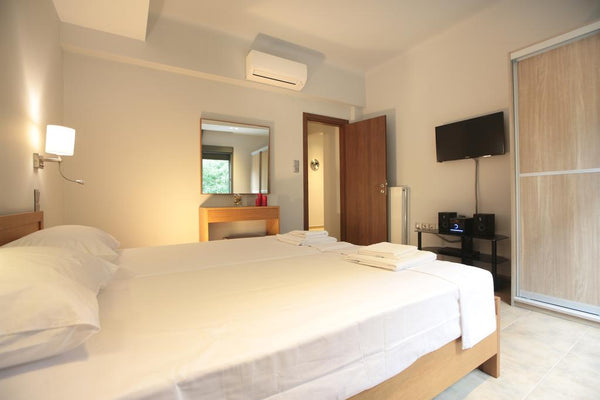 Apartment size: 60 m²<br /><br />Bedroom 1: 1 large double bed <br />Bedroom 2:  Athens, Greece 2 bedroom and kitchen apt for 4, meters from Metro Entire serviced apartment vacation rental 28765476