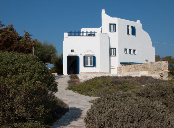 Spitaki Kastania is a family-owned house of 138 m2, next to the sea on the small England, United Kingdom Spitaki Kastania - Cycladic house by the sea Cycladic home vacation rental 40731044