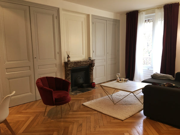 Très bel appartement Haussmannien rénové avec goût de 52m2, agréable avec son tr Jouy-en-Josas, France Appartement Haussmanien + 1 parking souterrain Entire rental unit vacation rental 40149817
