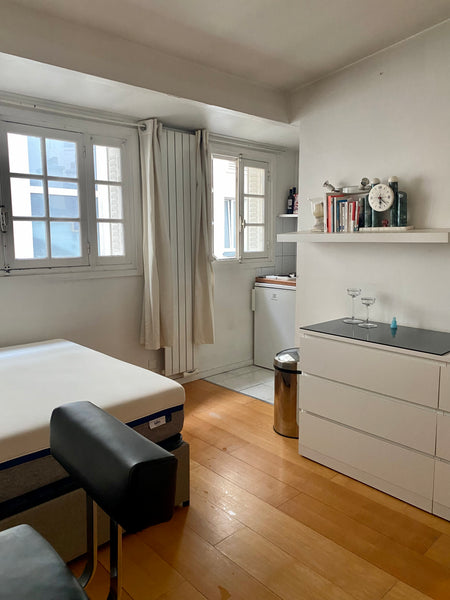Charmant logement, calme, au 4eme étage d’un immeuble Haussmanien.<br />Proche d Paris, France Charmant studio - Montmartre Entire rental unit vacation rental 3467044