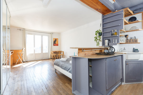 Very bright 35m2 studio with balcony, 5th floor, in the heart of Paris, 18 minut Paris, France Studio 35m² near 