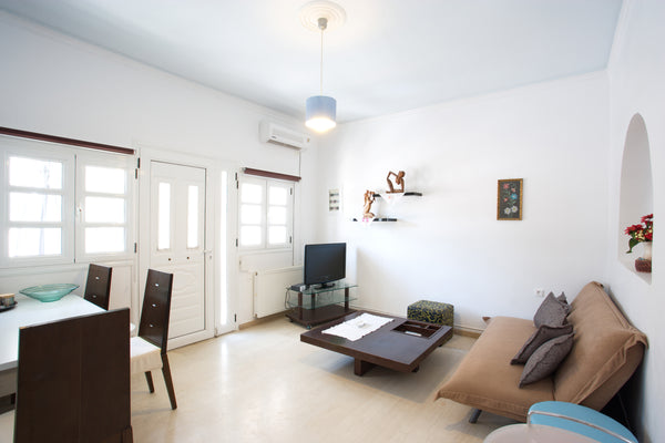 A cozy house just renovated with 2 bedrooms ,2 bathrooms, a kitchen-living room, Greece The Rossi's house first floor Entire rental unit vacation rental 39072776