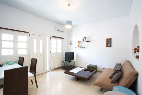 A cozy house just renovated with 2 bedrooms ,2 bathrooms, a kitchen-living room, Greece The Rossi's house first floor Entire rental unit vacation rental 39072776
