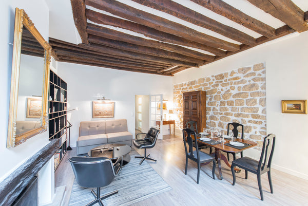 Very nice 2 room apartment of 48 sqm on the first floor without elevator courtya Paris, France Caractère, 1BR/1BA, 4 people Entire rental unit vacation rental 13904121