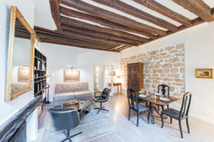 Very nice 2 room apartment of 48 sqm on the first floor without elevator courtya Paris, France Caractère, 1BR/1BA, 4 people Entire rental unit vacation rental 13904121