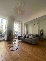 Parfaitement situé au centre de l'hyper-centre, à proximité de tout : à 200m à d Cénac, France BORDEAUX MAGNIFIQUE APPARTEMENT TRAVERSANT Entire rental unit vacation rental 53006143