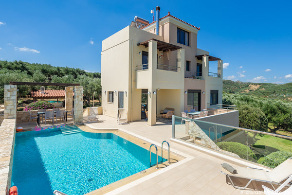 Geana VIlla is a huge house with private pool and amazing view. It is located on  Geana Villa, an impressive villa for 12 Entire villa vacation rental 20260735