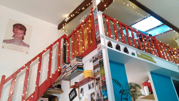 C'est un charmant atelier d'artiste composé d'une chambre fermée avec un lit dou Paris, France Charmant Atelier d'artiste Entire loft vacation rental 22501990