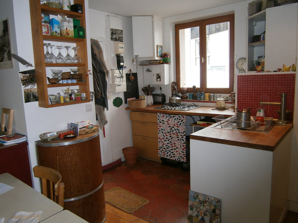 Petit appartement charmant situé près du parc des buttes Chaumont, dans une rue  Paris, France Au coeur d'un village parisien Entire rental unit vacation rental 6216935