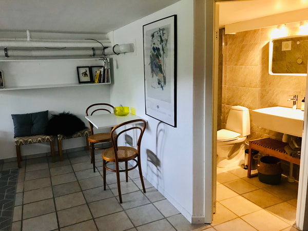 A good sized bedroom with comfortable queen bed and clothes hangers.<br />Privat Copenhagen, Denmark Great location close to city, beach and airport Private room in home vacation rental 38573373