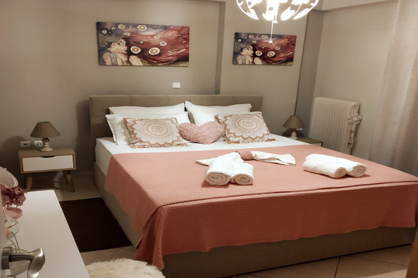 Panoramic Acropolis view penthouse, 5 min walking from metro and tram station, 1 Agia Paraskevi, Greece Penthouse, panoramic Acropolis view,closed parking Entire condo vacation rental 51970544
